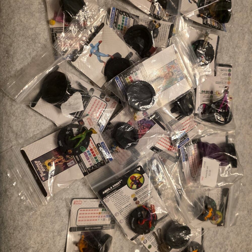Heroclix 20 figures damaged